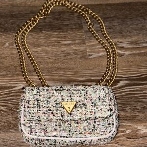 GUESS Multicolor Tweed Quilted Crossbody Bag with Gold Chain Strap
